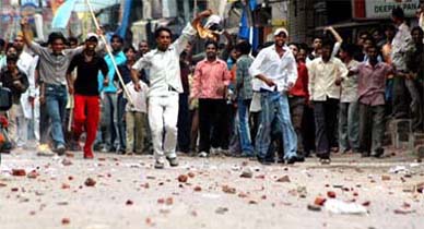 Protesters resort to stone-pelting in violent incidents in Gurgaon