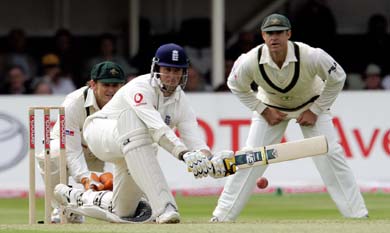 England�s Marcus Trescothick sweeps as Australia�s Adam Gilchrist and Matthew Hayden 