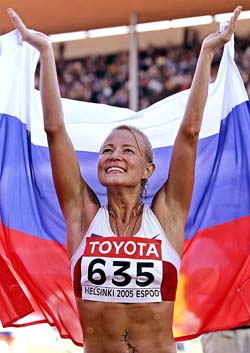 Olimpiada Ivanova of Russia waves her national flag after winning the women�s 20 km walk at the World Athletics Championships in Helsinki