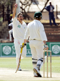 New Zealand�s Shane Bond celebrates the dismissal of Zimbabwe batsman Brendon Taylor on the first day of the second Test at the Queens Sports Club in Bulawayo