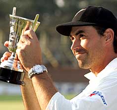New Zealand skipper Stephen Fleming lifts the trophy after winning the two-Test series against Zimbabwe