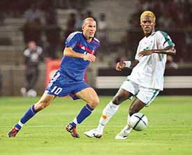 Zinedine Zidane of France challenges Romaric N�Dri of Ivory Coast during their friendly soccer match at the Mosson stadium in Montpellier on Wednesday