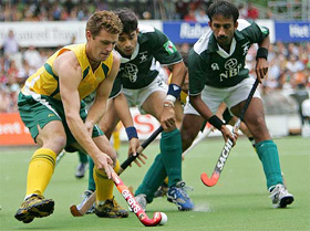 Australia's Grant Schubert vies for the ball with Pakistan's Imran Warsi and Ali Mudassar Khan 