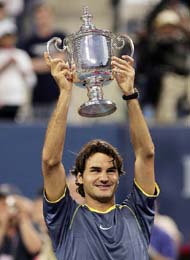 Roger Federer of Switzerland holds the US Open men�s singles trophy at Flushing Meadows in New York on Sunday