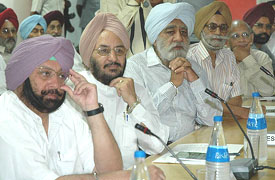 Punjab Chief Minister, Capt Amarinder Singh (left) along with retired defence officers at a conclave on employment generation for retired defence officers in Chandigarh on Tuesday.