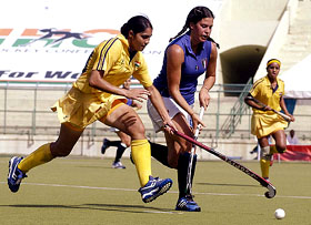 Jasjeet Kaur of India tries to get past an Italian player