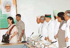 Mr Motilal Vora, Congress Treasurer along with Chief Ministers Mr N.D. Tiwari, Mr Virbhadra Singh, Capt Amarinder Singh, Mr Vilasrao Deshmukh and Mr Bhupinder Singh Hooda look towards Congress President Sonia Gandhi as she enters the meeting hall of Punjab Bhavan to attend the Congress conclave