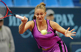 Mary Pierce of France hits a forehand shot during her match against Flavia Pennetta of Italy in the Kremlin Cup at Moscow on Wednesday. Pierce won 4-6, 6-2, 6-3.
