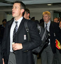 Ashley Giles and Matthew Hoggard arrive in Islamabad on Wednesday.