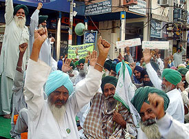 BKU activists demonstrate in front of the CCI office in Bathinda on Thursday.