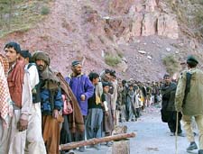 Pakistani earthquake survivors line-up to receive relief goods in Balakot, about 270 km northwest of Islamabad
