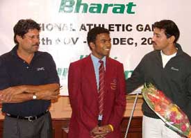 Kapil Dev and Rajyavardhan Singh Rathore with special athlete Joginder Bendi in New Delhi