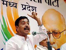 BJP General Secretary Pramod Mahajan addresses a press conference in connection with the disciplinary action against former Chief Minister and BJP National General Secretary Uma Bharti in Bhopal on Tuesday