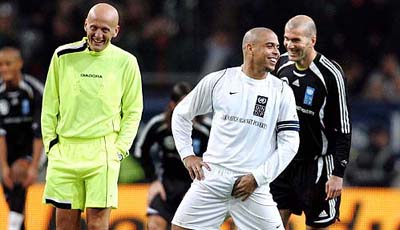 Italian referee Pierluigi Collina, Brazilian player Ronaldo and Zinedine Zidane from France share a light moment during a charity match between Ronaldo & Friends and Zidane & Friends in Dusseldorf