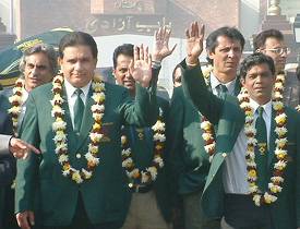 Veteran Pakistani cricketers at Wagah on Sunday