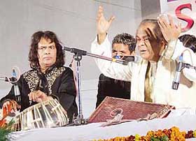 Pak classical singer Ustad Sharafat Ali Khan and tabla performer Ustad Abdul Sattar Tari Khan perform in Bathinda on Monday evening.