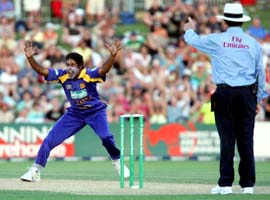 Sri Lankan bowler Chaminda Vaas celebrates the dismissal of New Zealand�s Chris Cairns during the fifth and final match of the one-day series at McLean Park in Napier on Sunday