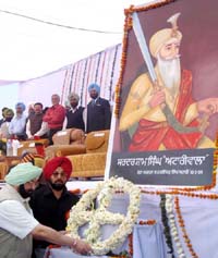 Punjab Chief Minister Capt Amarinder Singh pays floral tributes to General Sardar Sham Singh Attariwala at Attari, 35 km from Amritsar, on Friday. 