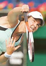 Lindsay Davenport of the USA serves to Elena Likhovtseva of Russia during their Dubai Open tie on Wednesday. Davenport won 6-0, 6-0.