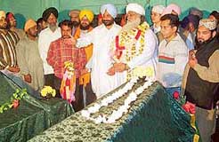 Sai Chand Pir Quadri and Sukhjinder Singh Randhawa pay obeisance at the �mazaar� of Mia Mir in Rattar Chattar village, Dera Baba Nanak, Gurdaspur district, on Sunday.