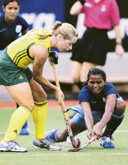 An India player blocks the advance of Karen Smith of Australia in their women�s hockey match at the Commonwealth Games in Melbourne on Thursday