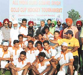 Indian Airlines, Delhi, which won the first All-India Guru Gobind Singh Gold Cup Hockey Tournament in Ludhiana on Thursday