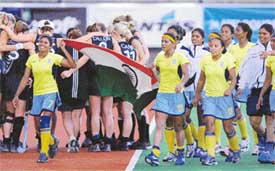 The Indian team takes a lap of honour after beating New Zealand 1-0 in the semifinal of women�s hockey at the Commonwealth Games on Thursday