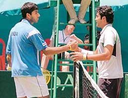 Pakistan�s Aisam Qureshi (right) shakes hands with India�s Rohan Bopanna after the opening match of the Davis Cup playoff at the CCI ground in Mumbai on Friday. Qureshi won 7-6, 6-4, 6-4.