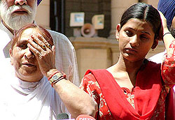 Dalbir Kaur (left) and Poonam, sister and daughter, respectively, of Sarabjit Singh, who has been sentenced to death in Pakistan, at a press conference after a meeting with President A.P.J. Abdul Kalam in Delhi on Wednesday.