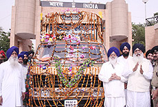 Mr Parkash Singh Badal, SAD chief, and Mr Avtar Singh Makkar, SGPC chief, during the crossing over of the nagar kirtan to Pakistan at the Wagah joint checkpost on Monday.