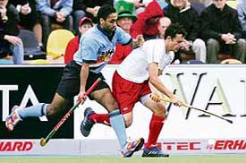 England�s Rob Moore gets past India�s Tejbir Singh during a Pool B match of the hockey World Cup at Monchengladbach on Thursday