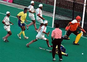 Players of Namdhari XI and Bharat Petroleum Corporation Limited in action during the semifinal of the SN Vohra�s 36th All-India Gurmit Memorial Hockey Tournament