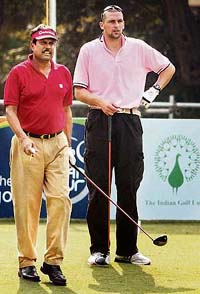 Kapil Dev (left) and English cricketer Steve Harmison take part in a Pro Am event of Hero Honda Indian Open Golf 2006 in New Delhi