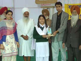 A winner of the inter-district scince contest receives an award at Khadur Sahib