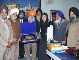 Rev Kathleen Stone, Chaplain, Church Centre for the United Nations, being honoured at the Golden Temple complex