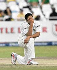 Anil Kumble reacts after an unsuccessful appeal for the wicket of South Africa�s Jacques Kallis