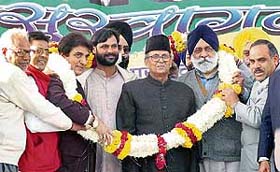 (From left) Mr Raj Babbar, Mr Shambhu Singh and Mr V.P. Singh at an election rally of the Jan Morcha in Ludhiana
