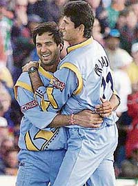 Robin Singh (left) and Venkatesh Prasad celebrate during the India-Pakistan match in the 1999 World Cup