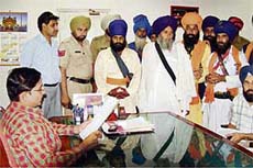 A delegation of Nihangs submit a memorandum to the deputy commissioner of Bathinda on Monday.