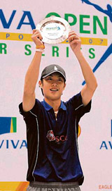 Thailand�s Boonsak Ponsana with the winning trophy after defeating China�s Chen Yu in the final of the men�s singles in the Singapore Open Badminton Super Series 2007 on Sunday. Thai ace Boonsak won 21-17, 21-14. 
