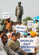 Congress workers protest against the dishonouring of the statue of Beant Singh in Jalandhar on Monday.