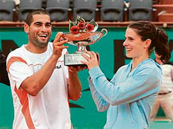 Israel�s Andy Ram (left) and France�s Nathalie Dechy hold the French Open mixed doubles trophy after beating Serbia�s Nenad Zimonjic and Slovakia�s Katrina Srebotnik in the final at Roland Garros in Paris on Thursday. Dechy and Ram won 7-5, 6-3.