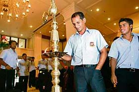 Bangladesh�s former captain Habibul Bashar lights a traditional lamp as newly appointed captain Mohammad Ashraful looks on upon the team�s arrival at a hotel in Colombo
