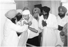 New commissioner of Patiala division Surinder Krishan Ahluwalia seeks blessings at Gurdwara Fatehgarh Sahib on Thursday. � Photo by Bhushan Sood
