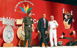Army Chief JJ Singh (left), Union minister of state for defence MM Pallam Raju (centre) and Naval Chief Sureesh Mehta at the medal-unveiling ceremony of 