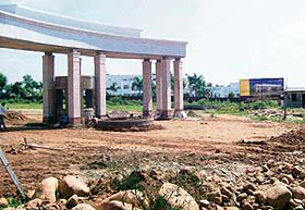 A housing colony comes up on the Mamun-Madhoupur road at Pangoli village allegedly without obtaining official clearance.