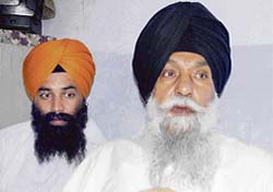 Capt Kanwaljit Singh (right) and Karnail Singh Pir Mohammad at a press conference at Salempur Sekhan village near Rajpura