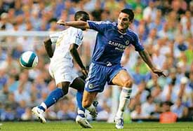 Chelsea�s Frank Lampard (right) gets past Portsmouth�s Sulley Muntari during their English Premier League soccer match at Stamford Bridge in London on Saturday. Chelsea won 1-0.