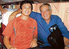Bhaichung Bhutia with coach Perreira share lighter moment on their way to Ludhiana to take part in the Federation Cup