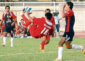 Hringsolal Thomte of Air India tries a reverse kick in the match against Viva, Kerala, in the 29th Hero Cup Federation Football Tournament being played at Guru Nanak stadium, Ludhiana